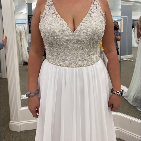 Wedding dress size 18 two hearts bridal - Picture 2 of 9